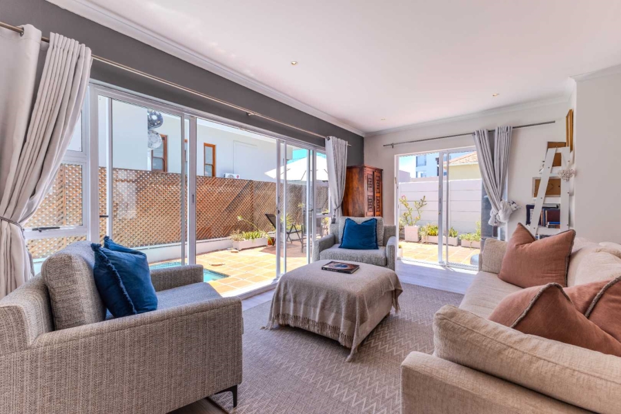 To Let 4 Bedroom Property for Rent in Fresnaye Western Cape